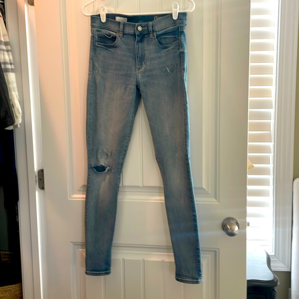 Gap skinny jeans size 27 regular.